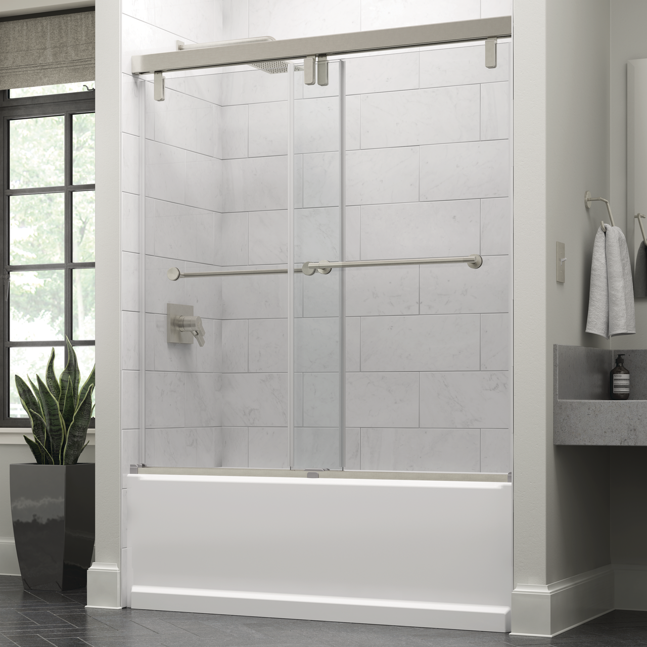60" Bathtub / Clear / Brushed Nickel
