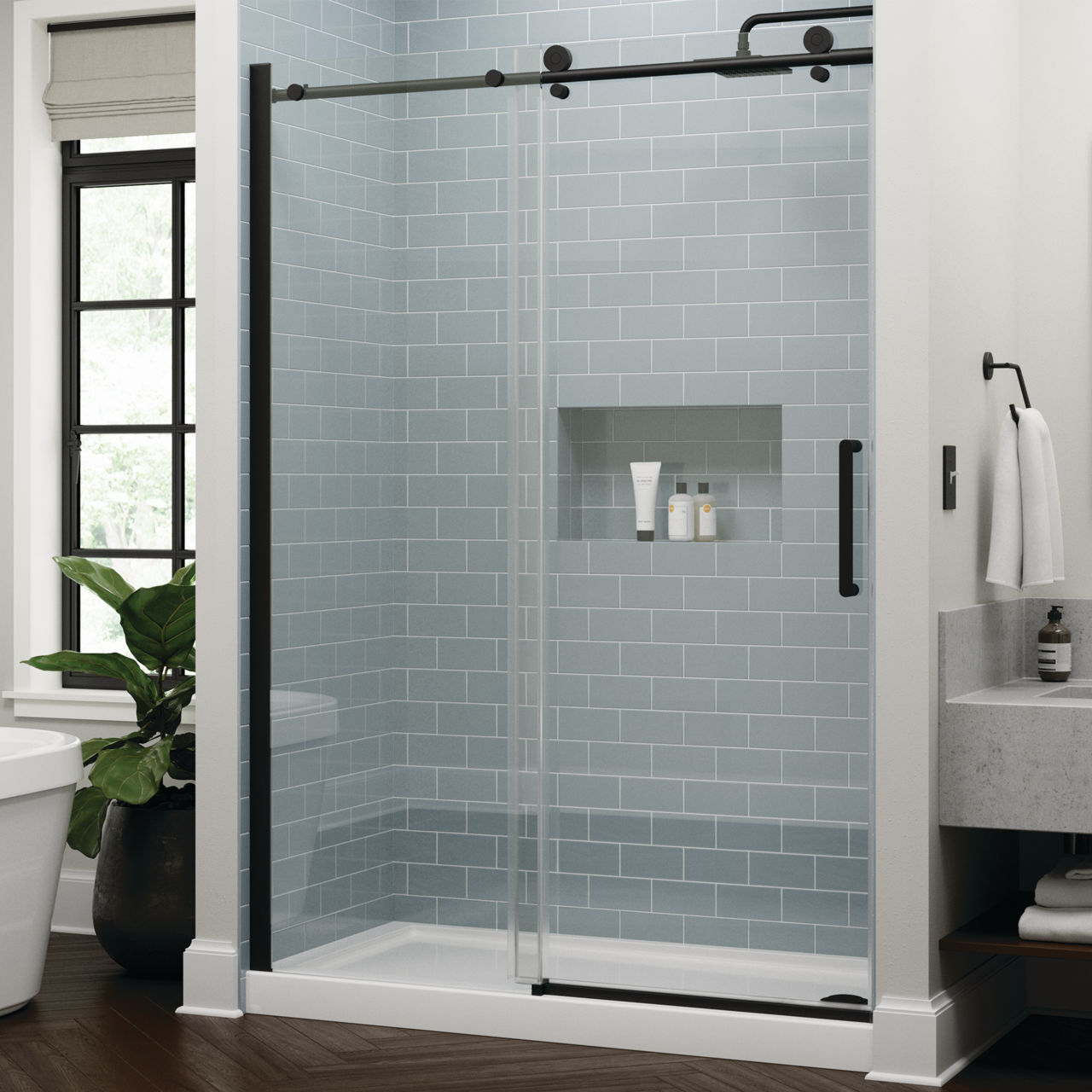 60" Shower / Clear / Matte Black