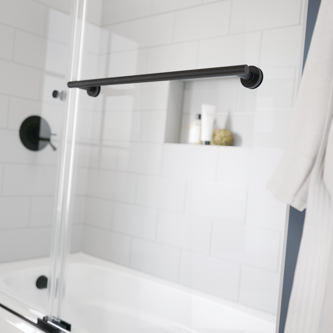 60" Bathtub / Clear / Matte Black
